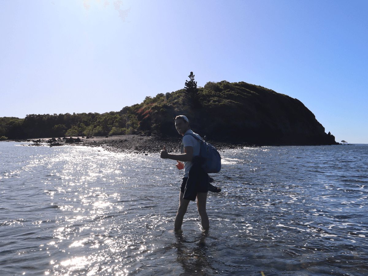 Lopen naar Wedge Island Beach in Cape Hillsborough