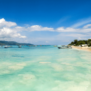 zee en strand van Gili eiland van lombok in indonesie