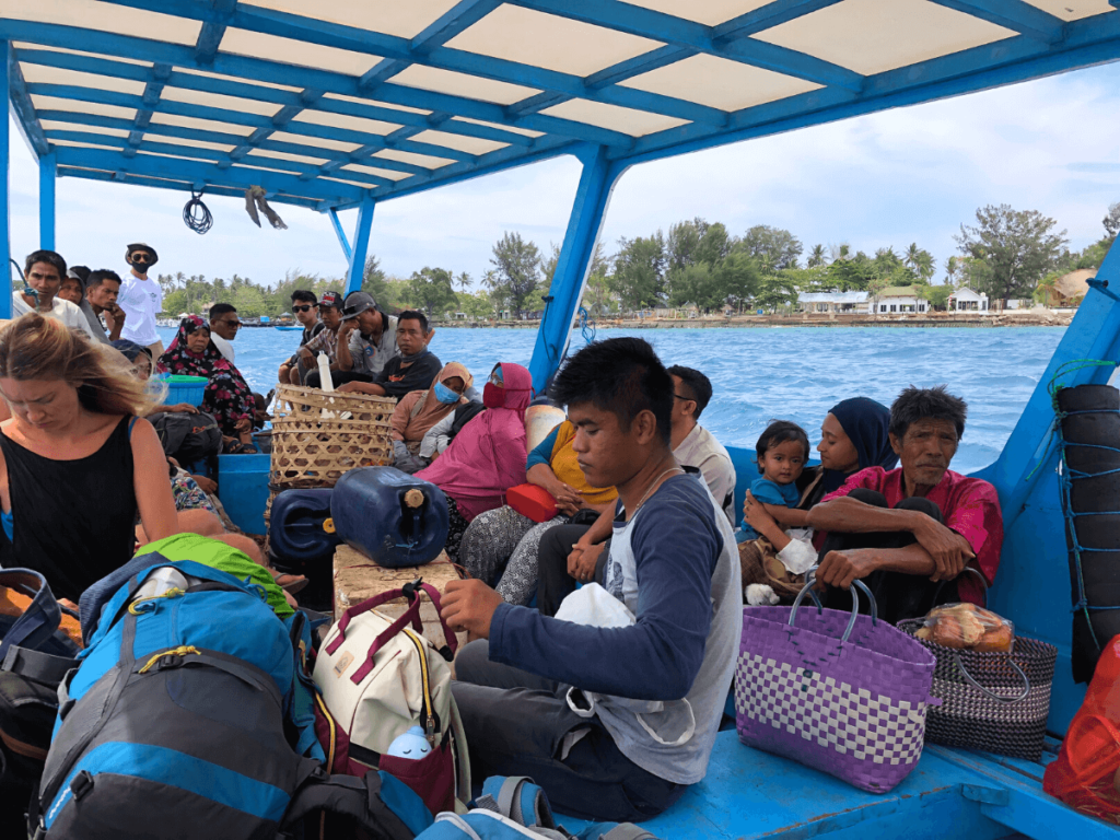 local boat van lombok senggigi naar gili air eilanden in indonesie