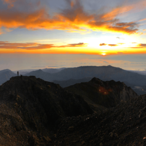 top van de vulkaan rinjani in lombok indonesie