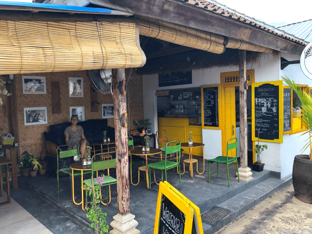 Orion Bakery bij de haven op nusa penida in bali indonesie