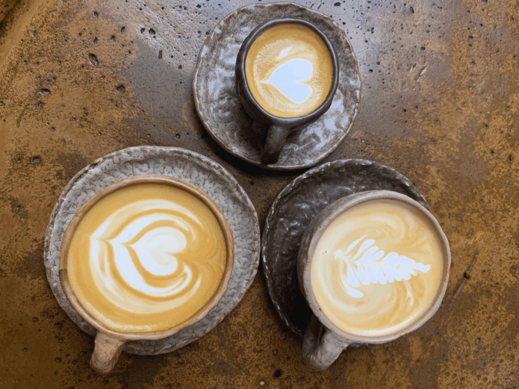 Koffie drinken bij Honest Greens