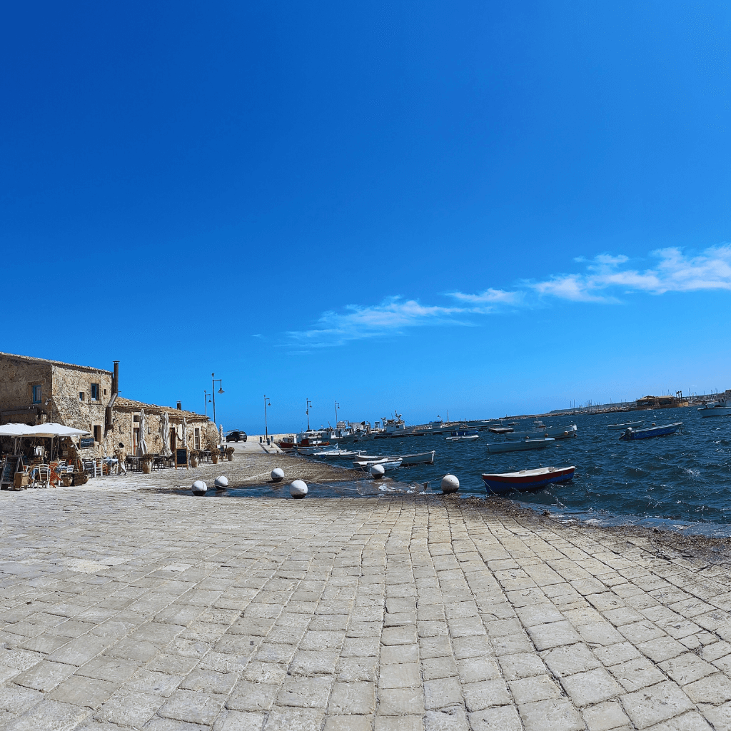 Kust in Marzamemi in de omgeving van Siracusa in sicilie italie